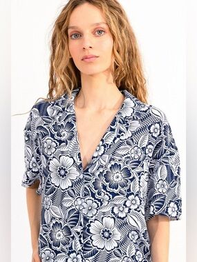 Molly Bracken Floral Printed Button Down Shirt Size XS NWT Tropical Resort